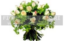 BOUQUET CON ROSELLINE CORTE E BUPLERUM